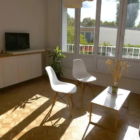 De Designer, Grand Paris Pour 6 Personnes, Metro 14 Le Kremlin-Bicetre